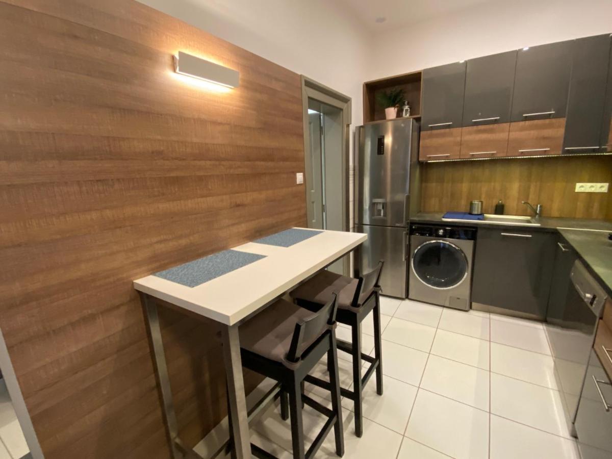 Hunyady Gallery Apartment Budapeste Exterior foto